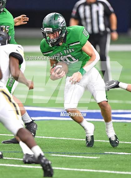 Thumbnail 2 in Iowa Park vs. Pleasant Grove (UIL 4A Division 2 Semifinal) photogallery.
