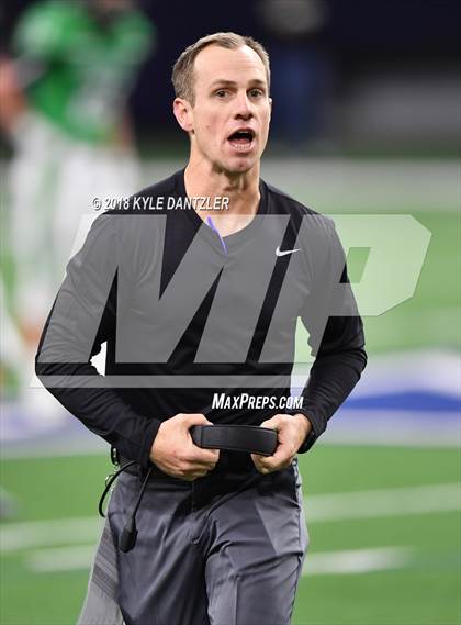 Thumbnail 1 in Iowa Park vs. Pleasant Grove (UIL 4A Division 2 Semifinal) photogallery.