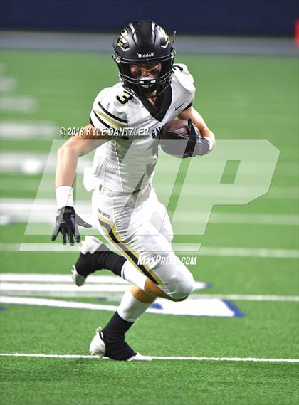 Thumbnail 2 in Iowa Park vs. Pleasant Grove (UIL 4A Division 2 Semifinal) photogallery.