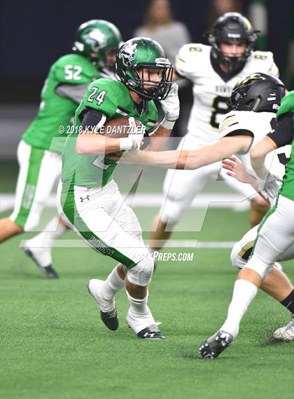 Thumbnail 2 in Iowa Park vs. Pleasant Grove (UIL 4A Division 2 Semifinal) photogallery.