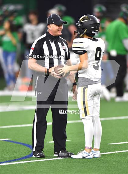 Thumbnail 2 in Iowa Park vs. Pleasant Grove (UIL 4A Division 2 Semifinal) photogallery.
