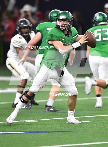 Thumbnail 3 in Iowa Park vs. Pleasant Grove (UIL 4A Division 2 Semifinal) photogallery.