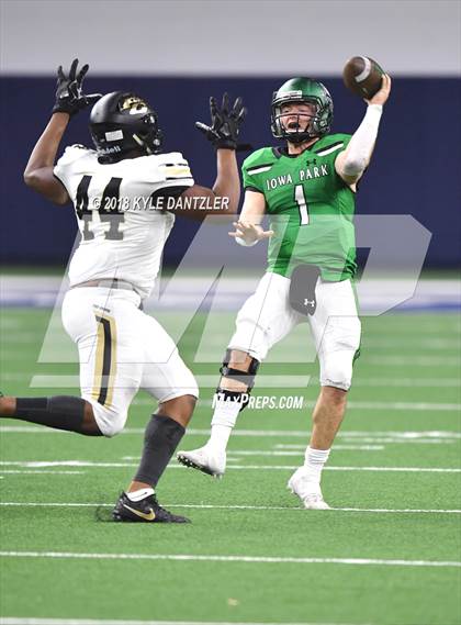 Thumbnail 2 in Iowa Park vs. Pleasant Grove (UIL 4A Division 2 Semifinal) photogallery.