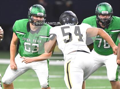 Thumbnail 1 in Iowa Park vs. Pleasant Grove (UIL 4A Division 2 Semifinal) photogallery.