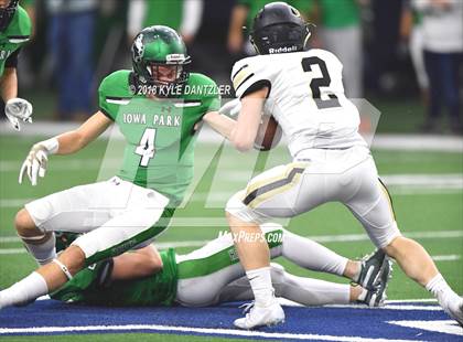 Thumbnail 2 in Iowa Park vs. Pleasant Grove (UIL 4A Division 2 Semifinal) photogallery.