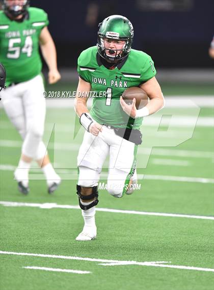 Thumbnail 2 in Iowa Park vs. Pleasant Grove (UIL 4A Division 2 Semifinal) photogallery.