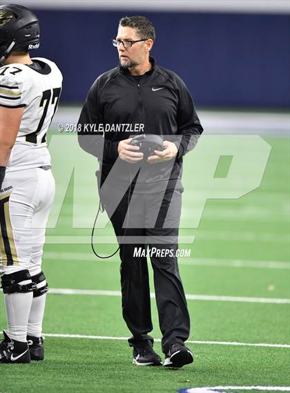 Thumbnail 2 in Iowa Park vs. Pleasant Grove (UIL 4A Division 2 Semifinal) photogallery.