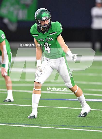 Thumbnail 3 in Iowa Park vs. Pleasant Grove (UIL 4A Division 2 Semifinal) photogallery.