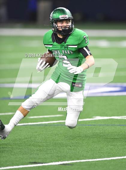Thumbnail 3 in Iowa Park vs. Pleasant Grove (UIL 4A Division 2 Semifinal) photogallery.