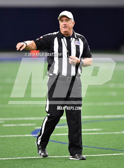 Thumbnail 1 in Iowa Park vs. Pleasant Grove (UIL 4A Division 2 Semifinal) photogallery.