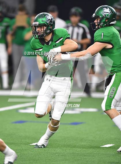 Thumbnail 3 in Iowa Park vs. Pleasant Grove (UIL 4A Division 2 Semifinal) photogallery.