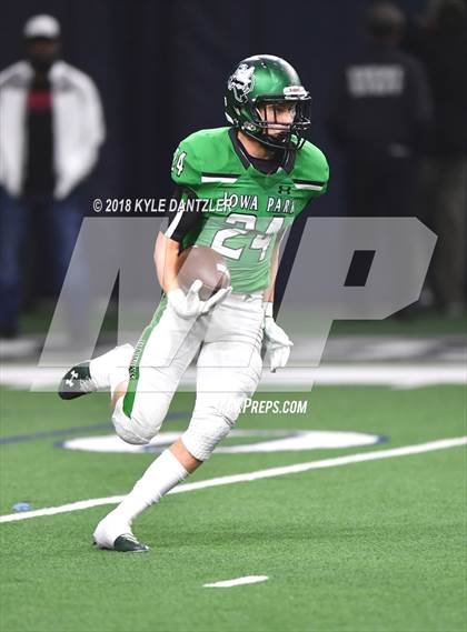 Thumbnail 3 in Iowa Park vs. Pleasant Grove (UIL 4A Division 2 Semifinal) photogallery.