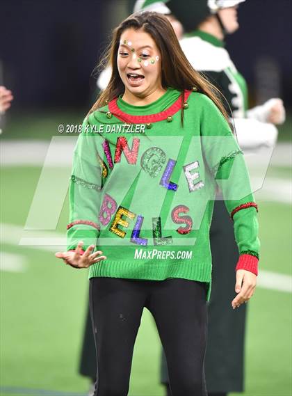 Thumbnail 3 in Iowa Park vs. Pleasant Grove (UIL 4A Division 2 Semifinal) photogallery.
