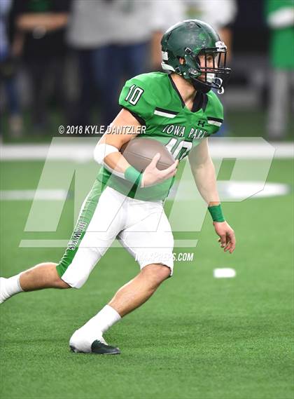 Thumbnail 3 in Iowa Park vs. Pleasant Grove (UIL 4A Division 2 Semifinal) photogallery.