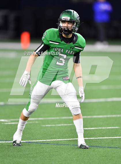 Thumbnail 3 in Iowa Park vs. Pleasant Grove (UIL 4A Division 2 Semifinal) photogallery.
