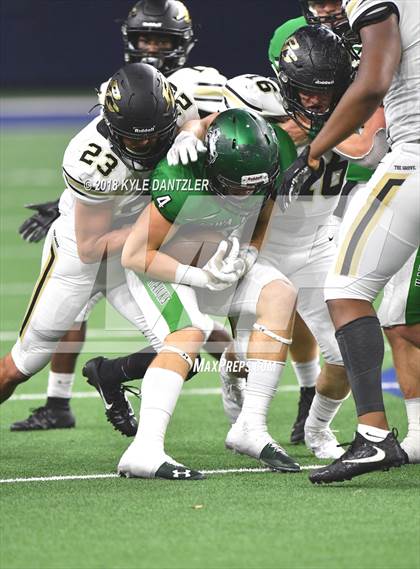 Thumbnail 3 in Iowa Park vs. Pleasant Grove (UIL 4A Division 2 Semifinal) photogallery.