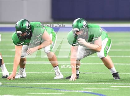 Thumbnail 3 in Iowa Park vs. Pleasant Grove (UIL 4A Division 2 Semifinal) photogallery.