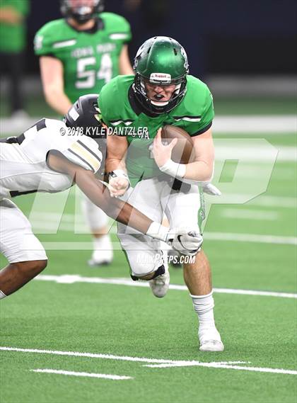 Thumbnail 1 in Iowa Park vs. Pleasant Grove (UIL 4A Division 2 Semifinal) photogallery.