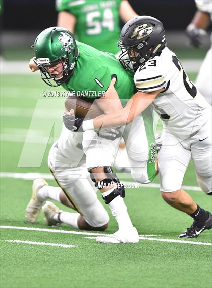 Thumbnail 3 in Iowa Park vs. Pleasant Grove (UIL 4A Division 2 Semifinal) photogallery.