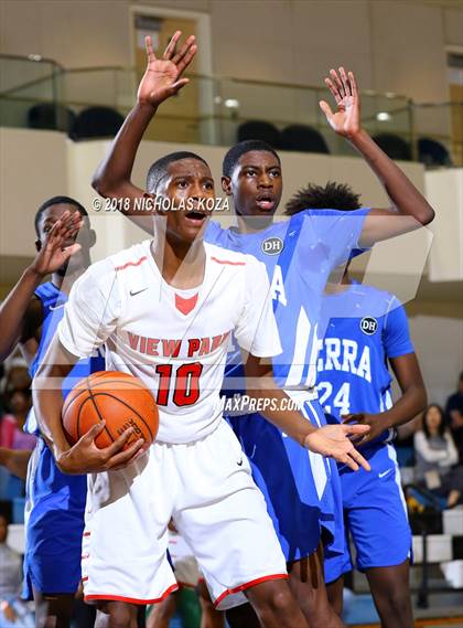 Thumbnail 3 in View Park vs. Serra (MLK Day Showdown) photogallery.
