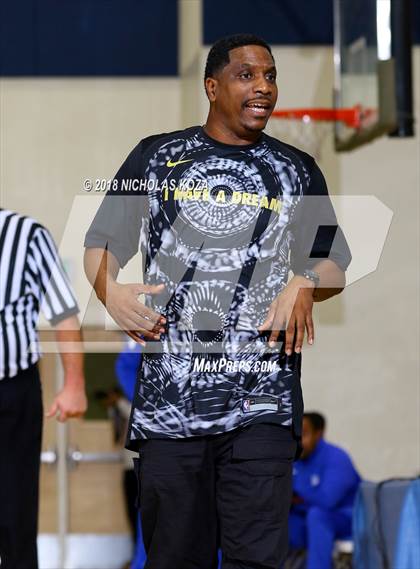 Thumbnail 3 in View Park vs. Serra (MLK Day Showdown) photogallery.