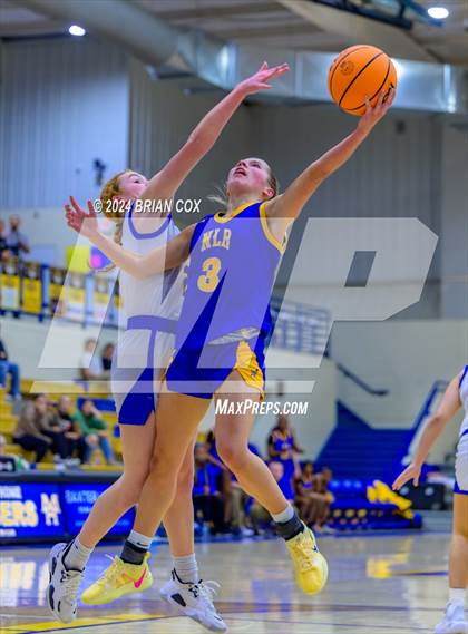 Thumbnail 3 in North Little Rock vs Mountain Home (Atlas Asphalt Holiday Classic) photogallery.