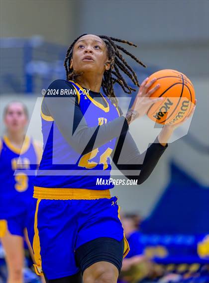 Thumbnail 2 in North Little Rock vs Mountain Home (Atlas Asphalt Holiday Classic) photogallery.