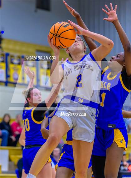 Thumbnail 2 in North Little Rock vs Mountain Home (Atlas Asphalt Holiday Classic) photogallery.