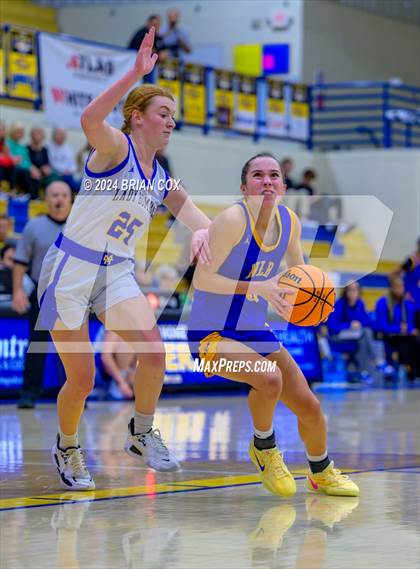 Thumbnail 1 in North Little Rock vs Mountain Home (Atlas Asphalt Holiday Classic) photogallery.