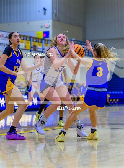Thumbnail 3 in North Little Rock vs Mountain Home (Atlas Asphalt Holiday Classic) photogallery.