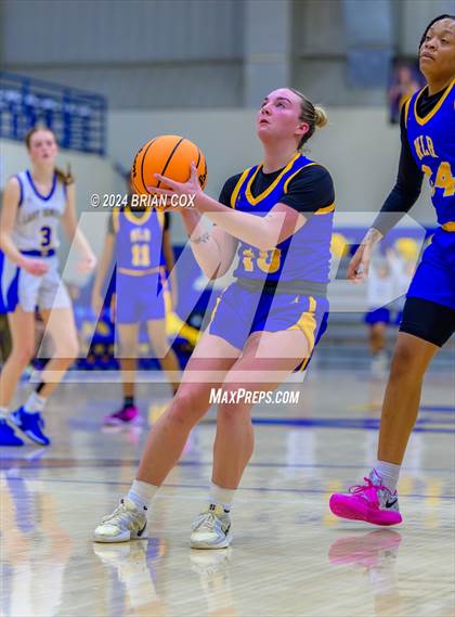 Thumbnail 3 in North Little Rock vs Mountain Home (Atlas Asphalt Holiday Classic) photogallery.