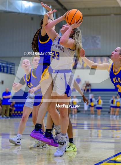 Thumbnail 2 in North Little Rock vs Mountain Home (Atlas Asphalt Holiday Classic) photogallery.