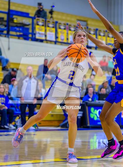 Thumbnail 2 in North Little Rock vs Mountain Home (Atlas Asphalt Holiday Classic) photogallery.