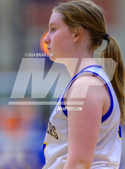 Thumbnail 3 in North Little Rock vs Mountain Home (Atlas Asphalt Holiday Classic) photogallery.