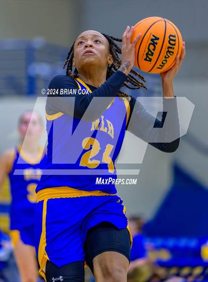 Thumbnail 3 in North Little Rock vs Mountain Home (Atlas Asphalt Holiday Classic) photogallery.