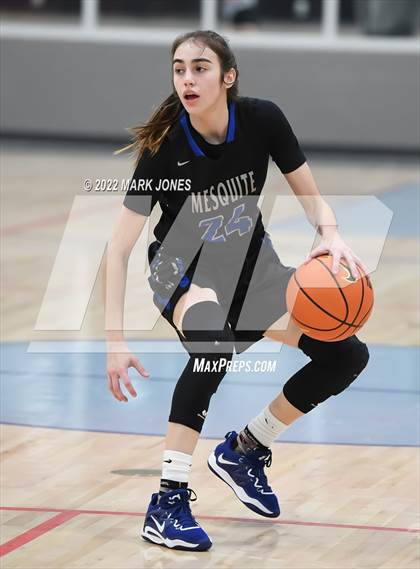 Thumbnail 3 in Mesquite vs. Cardinal Newman (Nike Tournament of Champions) photogallery.