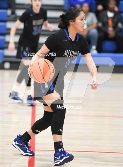 Thumbnail 1 in Mesquite vs. Cardinal Newman (Nike Tournament of Champions) photogallery.