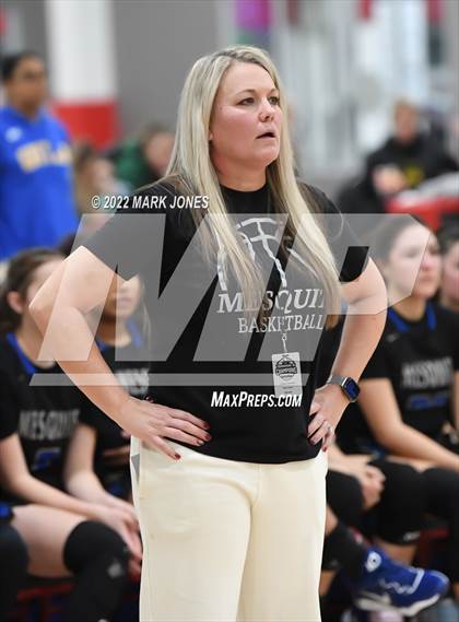 Thumbnail 3 in Mesquite vs. Cardinal Newman (Nike Tournament of Champions) photogallery.