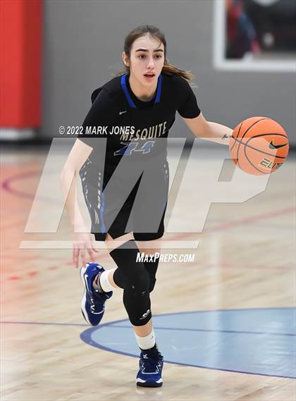 Thumbnail 3 in Mesquite vs. Cardinal Newman (Nike Tournament of Champions) photogallery.