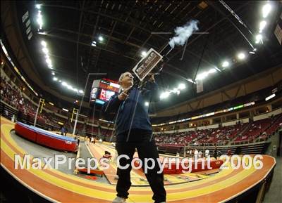 Thumbnail 2 in Run For the Dream Indoor Invitational (Fresno) photogallery.