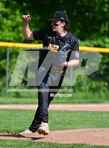 Thumbnail 2 in North Haven @ Daniel Hand (SCC Semifinal) photogallery.