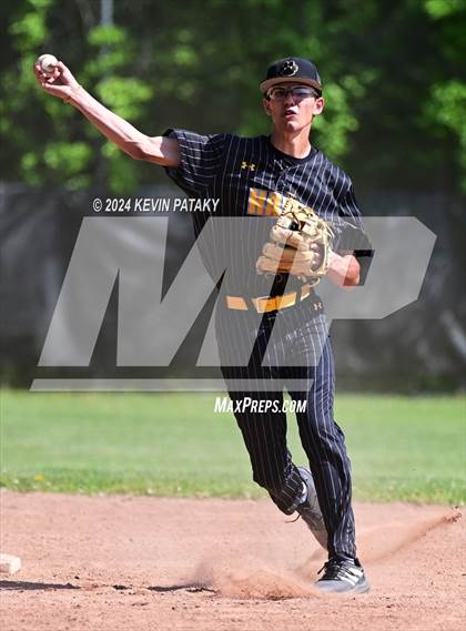 Thumbnail 3 in North Haven @ Daniel Hand (SCC Semifinal) photogallery.