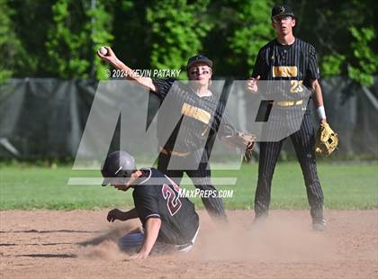 Thumbnail 1 in North Haven @ Daniel Hand (SCC Semifinal) photogallery.