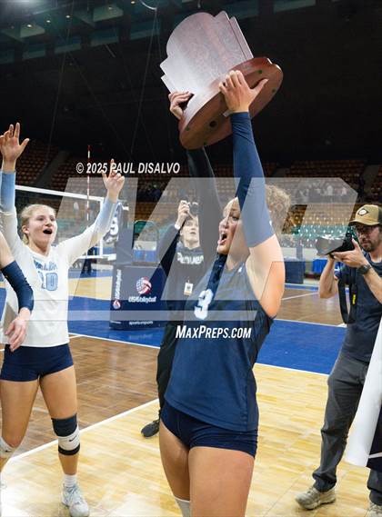 Thumbnail 3 in Valor Christian vs. Chaparral (CHSAA 5A State Final) photogallery.