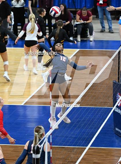 Thumbnail 3 in Valor Christian vs. Chaparral (CHSAA 5A State Final) photogallery.