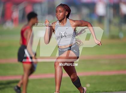Thumbnail 1 in Panther Relays (300M Hurdles) photogallery.