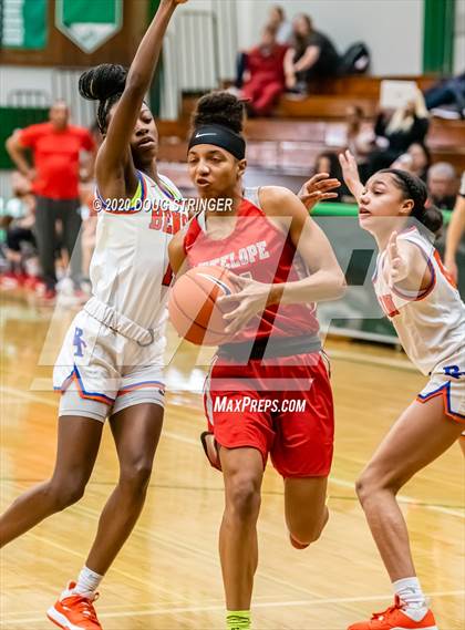 Thumbnail 1 in Antelope vs. Benson Tech (MLK Showcase) photogallery.