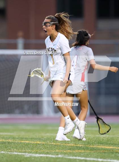 Thumbnail 2 in Victor vs. Canandaigua Academy (Section 5 Class B Final) photogallery.