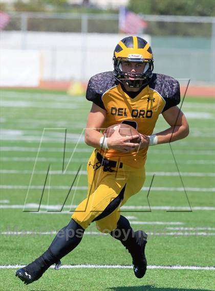 Thumbnail 2 in Del Oro vs. Notre Dame (Honor Bowl) photogallery.