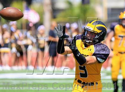 Thumbnail 2 in Del Oro vs. Notre Dame (Honor Bowl) photogallery.